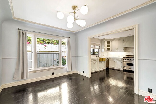 Foto del edificio - 744 N Sierra Bonita Ave