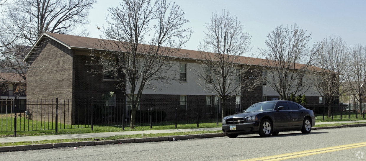 Primary Photo - 415-425 Rockdale Ave