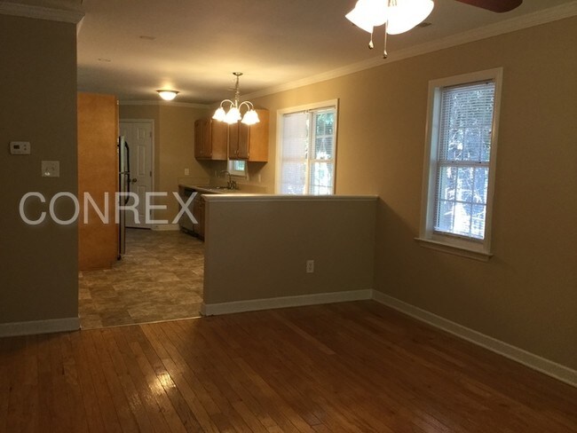 Building Photo - Adorable 3 Bedroom Home