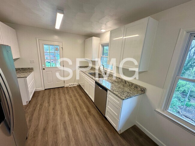 Foto del edificio - 612 Landfair Dr
