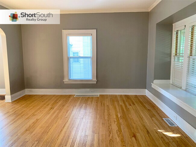 Building Photo - 3 Bed 1 Bath Home For Rent in East Grand R...