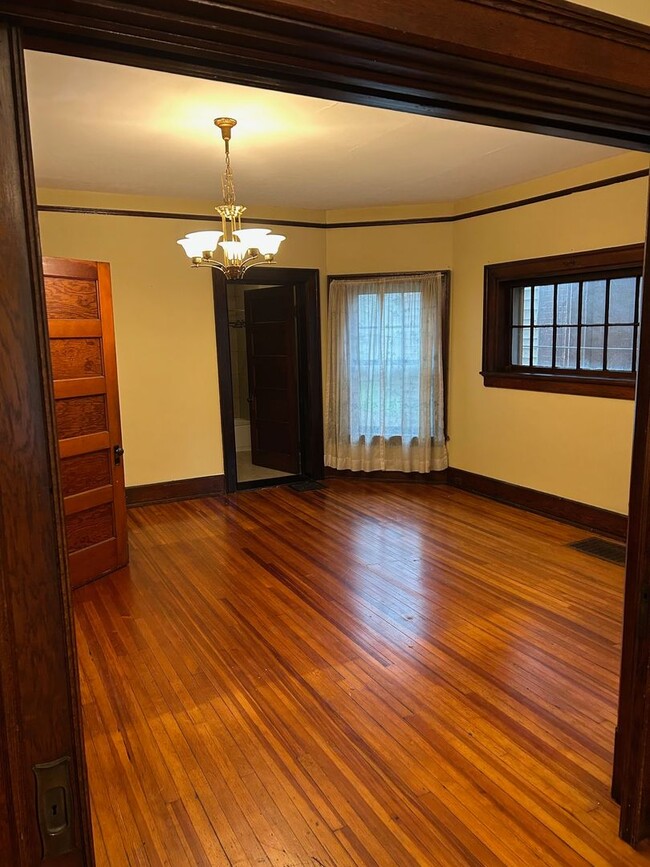 Building Photo - 2027 Murray Ave