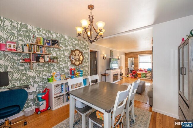 Foto del edificio - 16-15 Well Dr