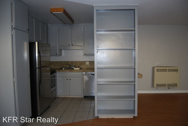 Building Photo - 4921 Del Mar Ave