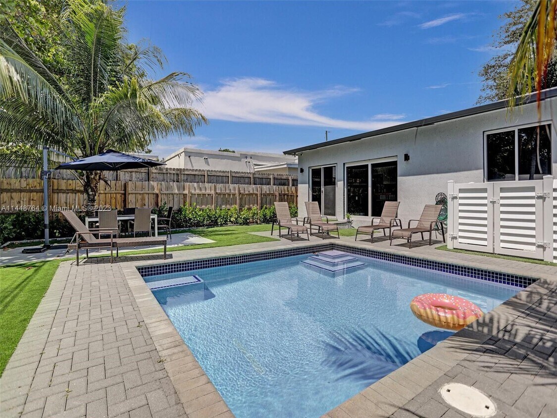 Foto principal - 556 NW 44th St