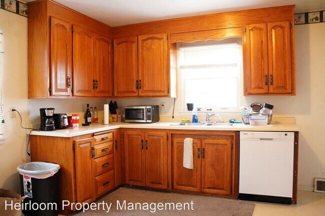 Building Photo - 4 br, 2 bath House - 236 W St Marie St