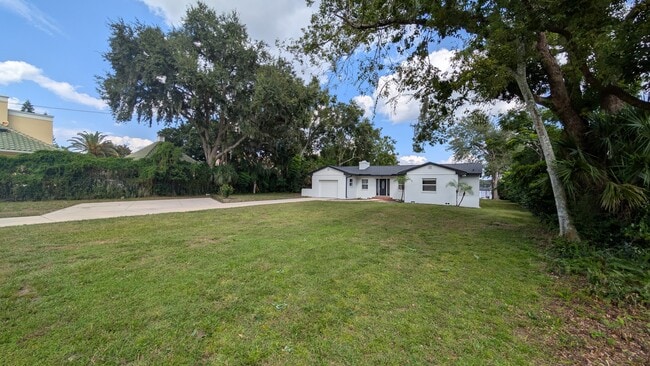 Building Photo - 2712 Goldenrod Dr