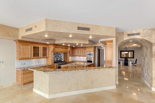 Building Photo - 9103 Alta Dr