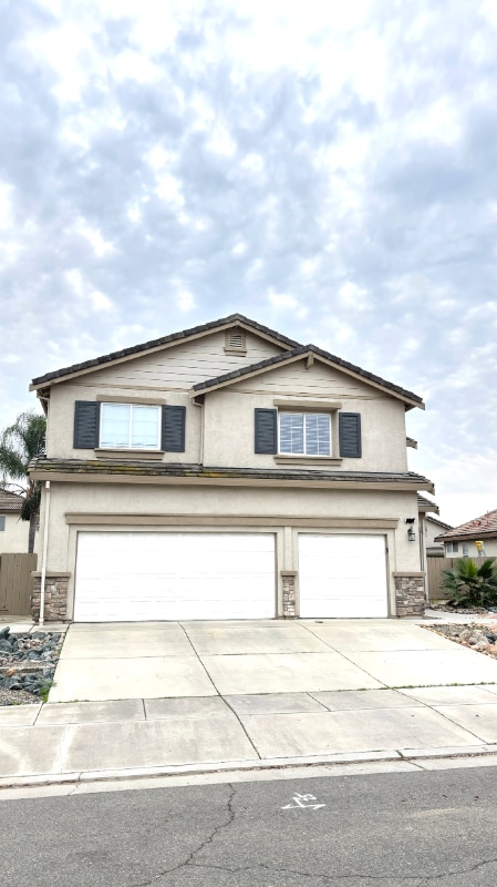 Building Photo - 549 Plum Way