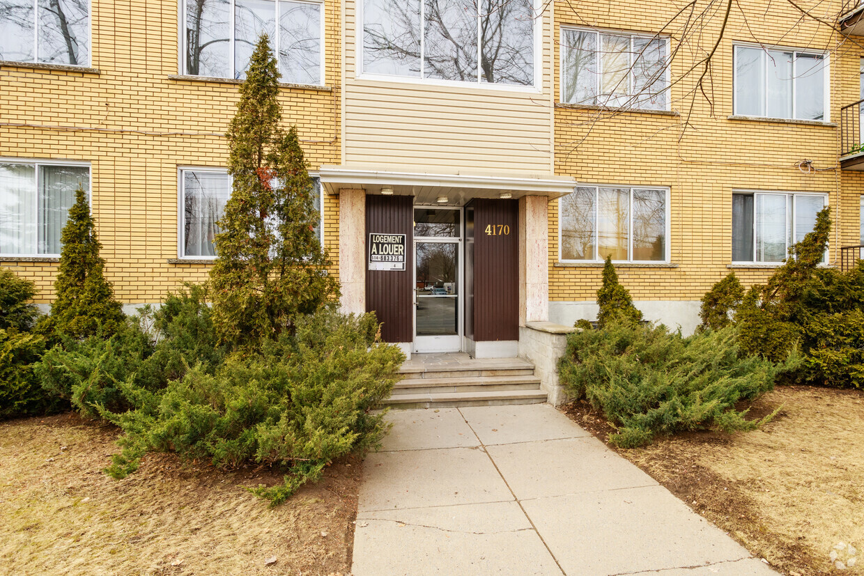 Building Photo - 4170 Av Kindersley