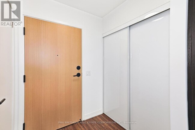 Building Photo - 31 Huron St