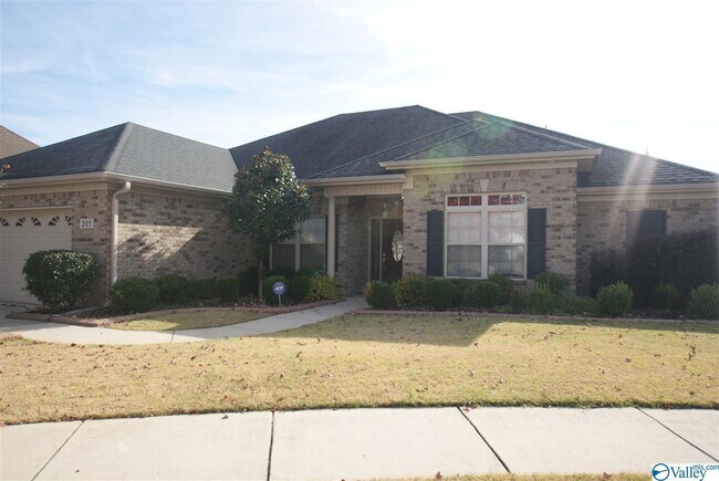 Building Photo - 205 Little Oak
