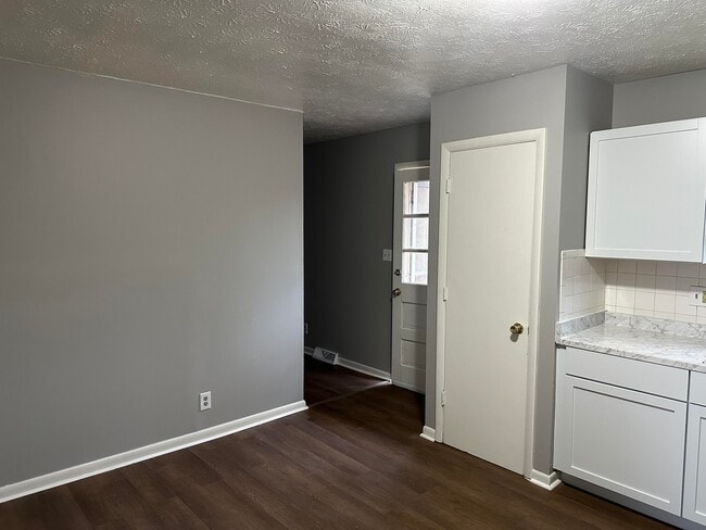 Building Photo - 1186 Merewood Dr