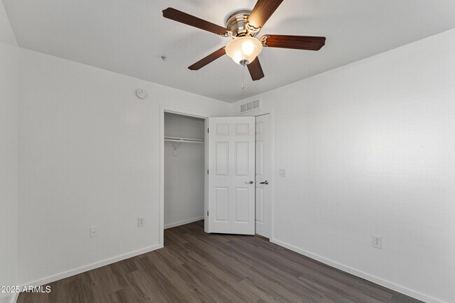 Foto del edificio - 3065 N 67th Ave
