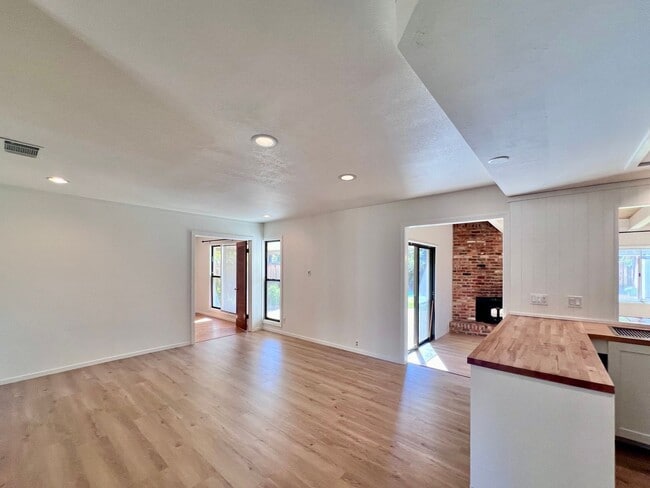 Building Photo - 3 Bed / 2 Bath | Arden Park Home Available...