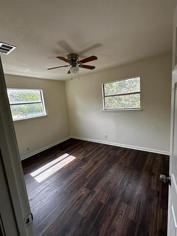 Foto del edificio - 405 Steeple Ridge Rd