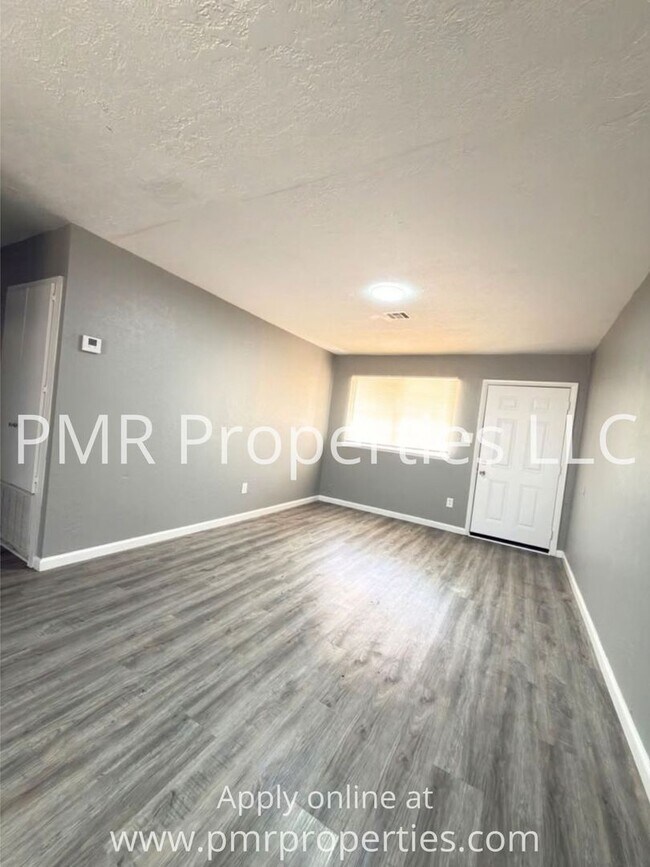 Building Photo - 5425 NW Kinyon Ave