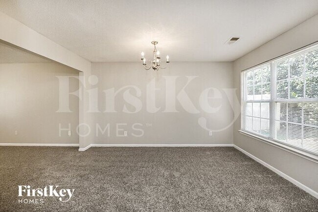 Building Photo - 409 Kendall Ln