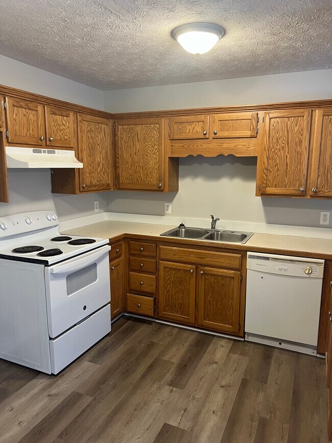 Building Photo - 204 Cude Ln
