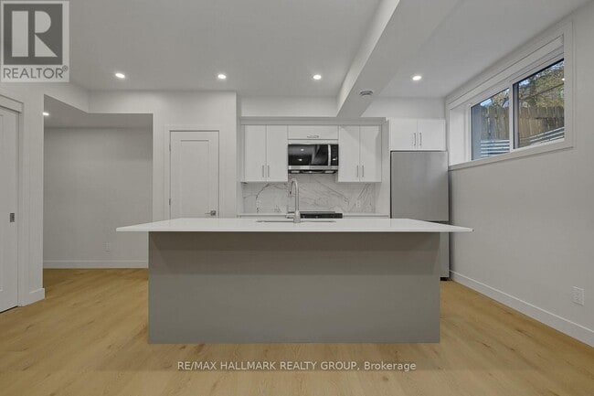 Photo du bâtiment - 199 Columbus Ave