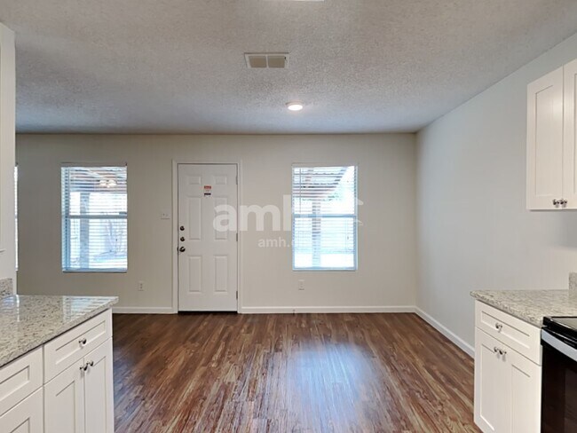 Building Photo - 1749 Cliffbrook Dr