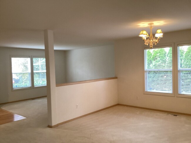 Building Photo - 4 Bedroom Home with Loft in Snohomish