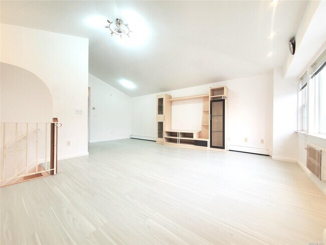 Foto del edificio - 94-15-94-90 90th Ave