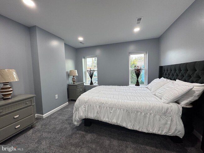 Photo - 739 E 10th St Townhome
