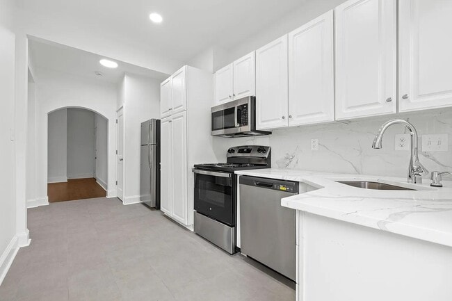 Building Photo - 2112 Crescent Ave