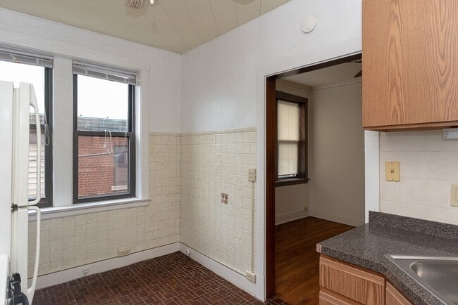 Building Photo - 3617 N Paulina St