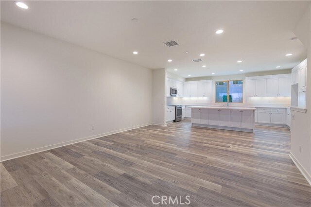 Building Photo - 127 Episode