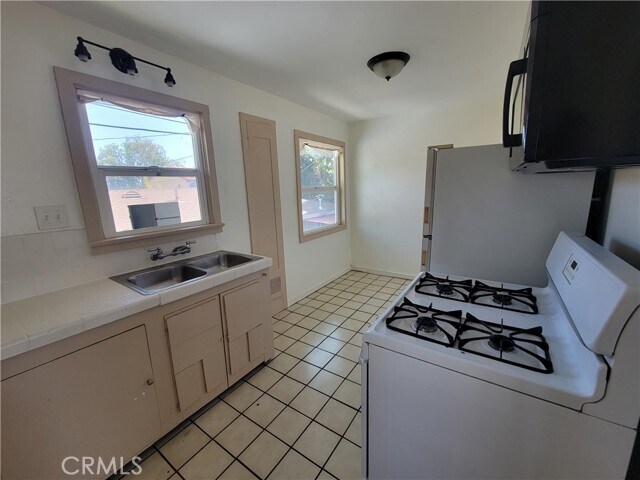 Foto del edificio - 2012 Cherry Ave