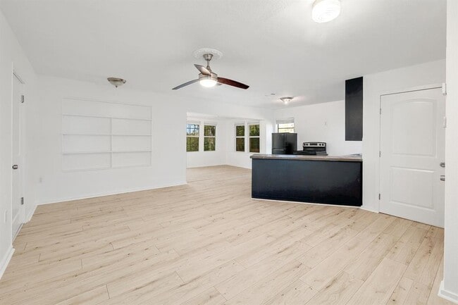 Foto del edificio - 18502 E Lakeview Dr