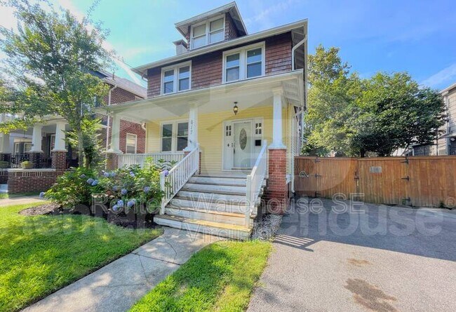 Building Photo - 617 Carolina Ave