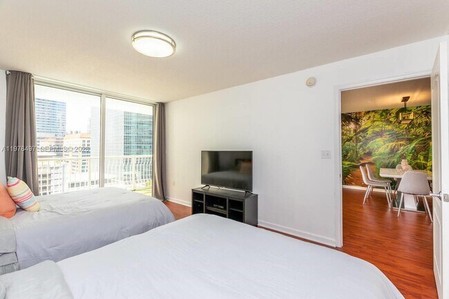 Foto del edificio - 1200 Brickell Bay Dr