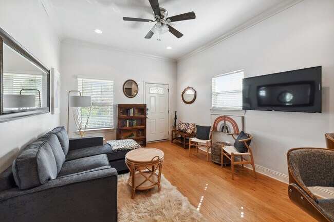 Building Photo - 2629 Aubry St