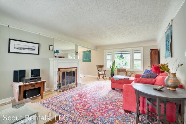 Building Photo - 3 br, 2 bath House - 4727 SE 41st Ave