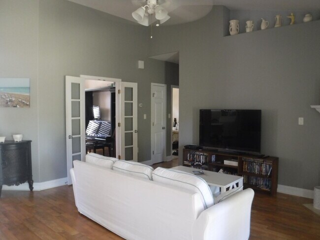 Foto del edificio - 7546 Pepperwood St