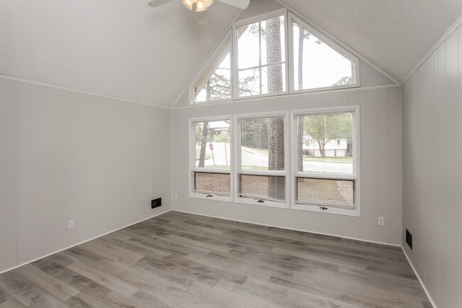 Foto del edificio - 101 Serpentine Rd