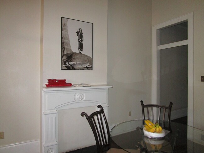 Cocina - 323 Elmira Ave