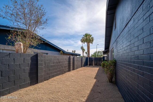 Building Photo - 9209 N 48th Dr