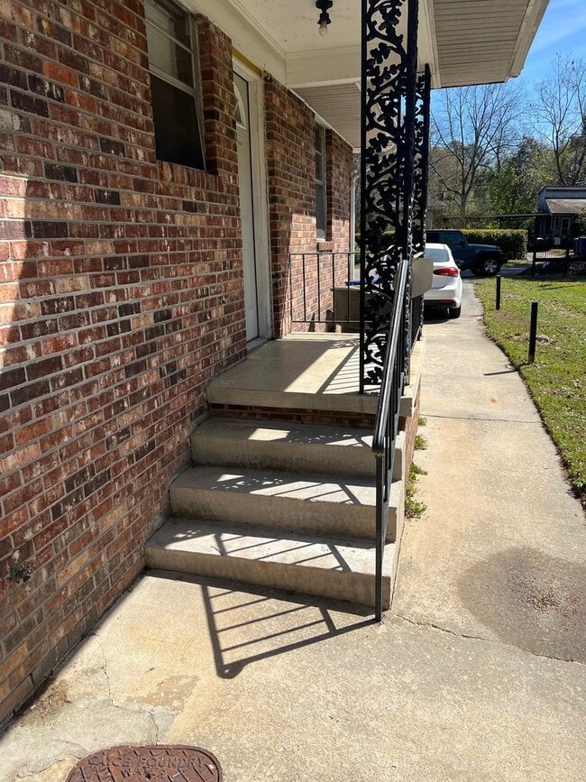 Building Photo - 1209 Hancock St