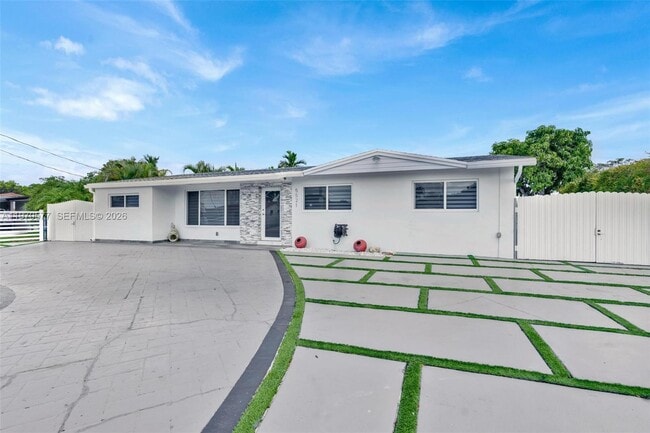 Building Photo - 5521 SW 104th Ave