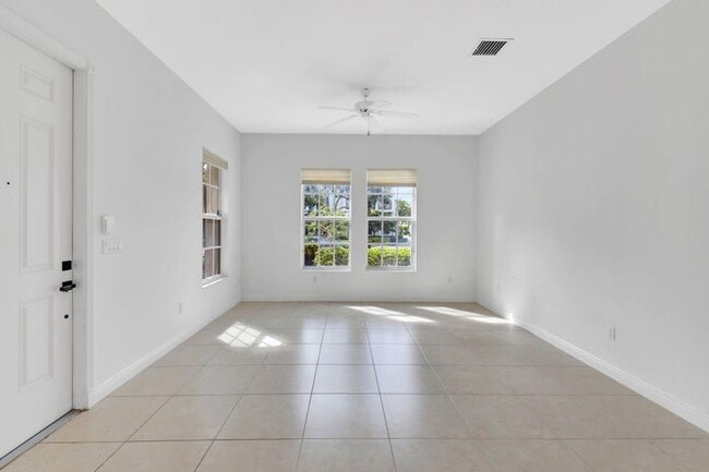 Building Photo - 838 NW 83rd Ln