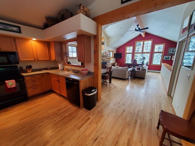 Building Photo - Extended Winter rental-Flexible lease term...