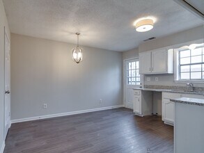 Building Photo - 6562 Lake Valley Dr