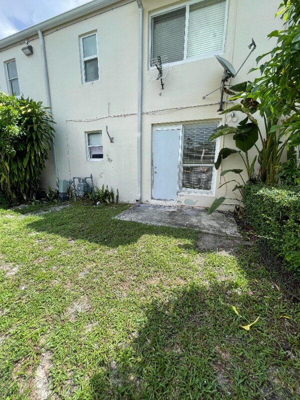 Foto del edificio - 1255 W 49th Pl