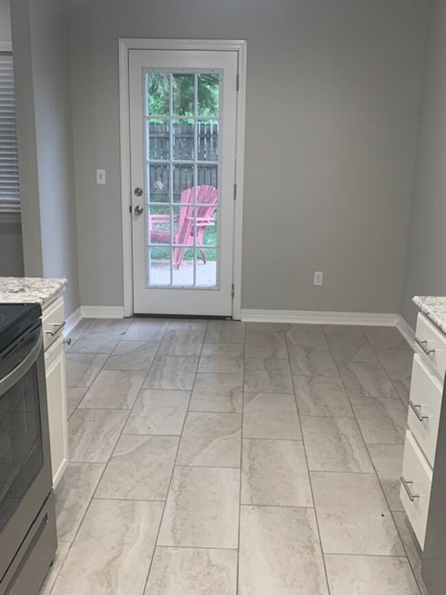 Building Photo - Great location!  3 Bedroom in Rogers!