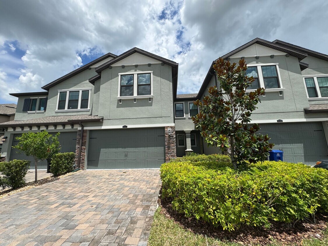 Foto principal - Beautiful 3/2.5 Home Located in Wesley Cha...
