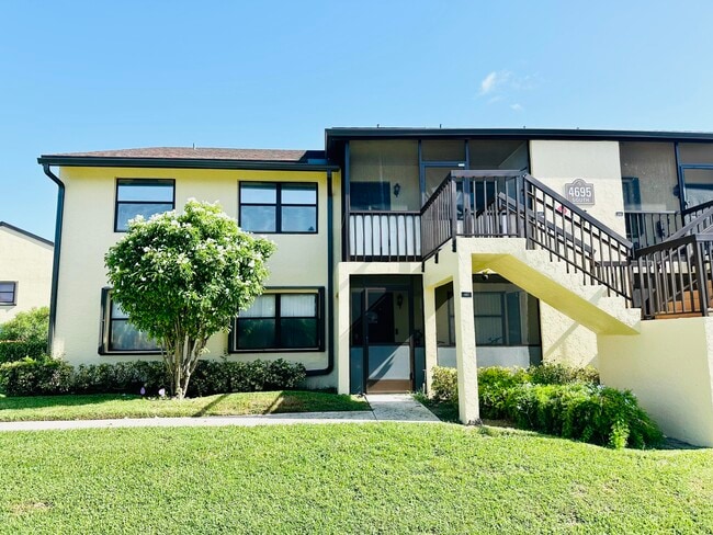 Foto del edificio - 4695 Lucerne Lakes Blvd E